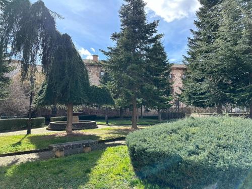 Imagen de la habitación del Albergue Real Fabrica de Ezcaray. Foto 17