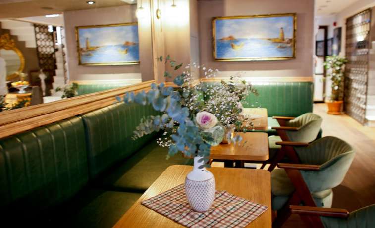 Imagen del bar/restaurante del Aleksandr Pera Hotel. Foto 2