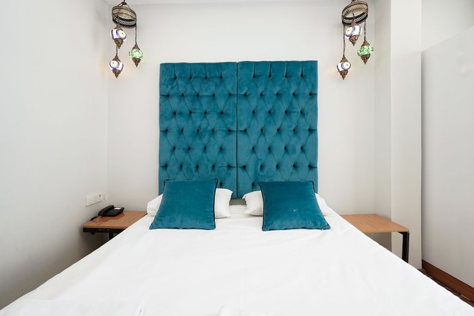 Imagen de la habitación del Alf Hotel. Foto 15