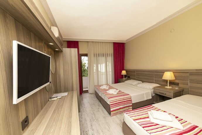 Imagen general del Ali\'s Hotel Beach. Foto 8