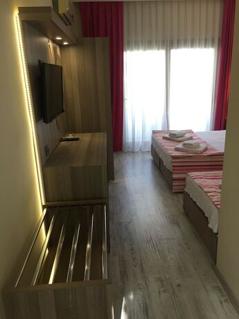 Imagen general del Ali\'s Hotel Beach. Foto 14