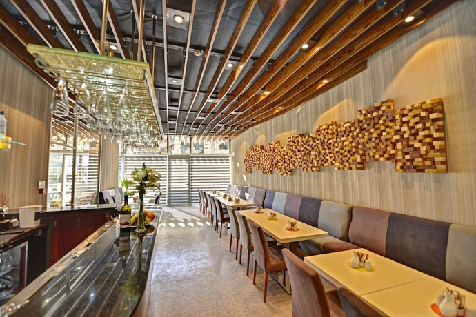 Imagen de los interiores del All Inn Hotel. Foto 17