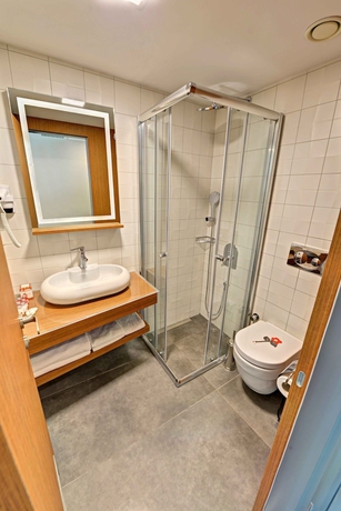 Imagen de la habitación del All Inn Hotel. Foto 15