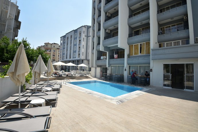 Imagen de la piscina del Almena City Hotel. Foto 15