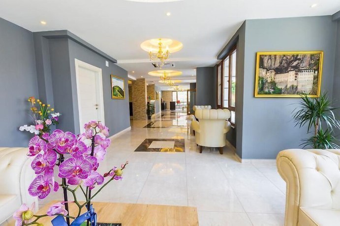 Imagen de los interiores del Almercan Hotel Suite. Foto 19