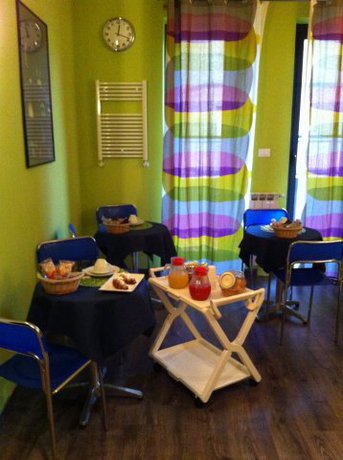Imagen del bar/restaurante del Almi Rooms. Foto 2
