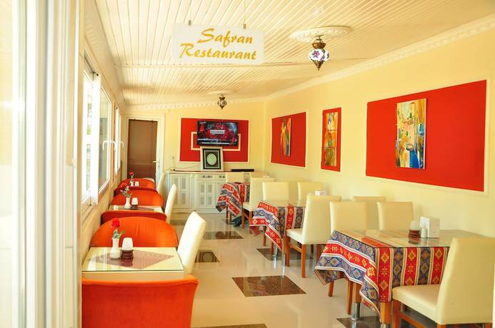 Imagen del bar/restaurante del Almila Side Suite Hotel. Foto 3