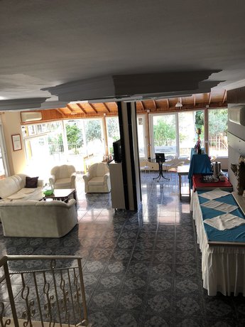 Imagen de los interiores del Almir Hotel. Foto 19