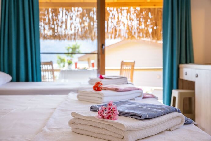 Imagen de la habitación del Almond Bungalow Hotel. Foto 17