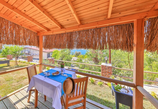 Imagen de la habitación del Almond Bungalow Hotel. Foto 18