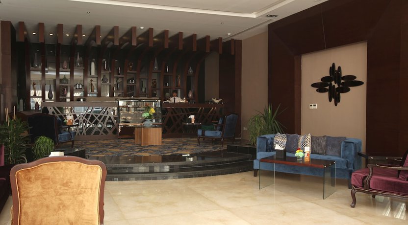 Imagen de los interiores del Almuhaidb Faisaliah Hotel Suites. Foto 15