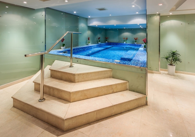 Imagen de la piscina del Almuhaidb Residence Almalaz. Foto 19