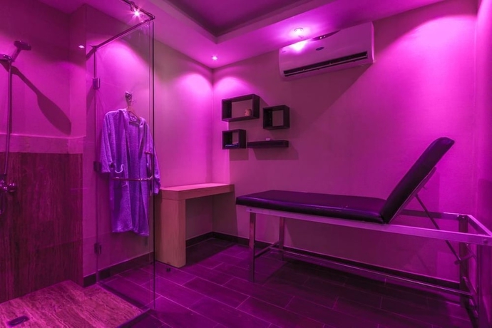 Imagen de la piscina del Almuhaidb Residence Ghranta. Foto 19