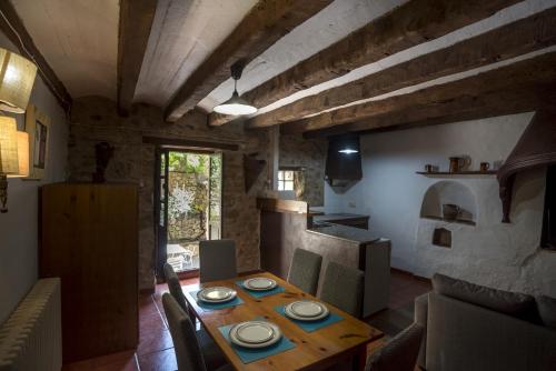 Imagen de los interiores del Alojamiento Rural Font del Roser. Foto 5