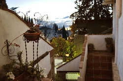 Imagen de los exteriores del Alojamientos Alhambra. Foto 8