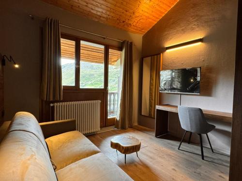 Imagen de la habitación del Alpeen Hotel. Foto 16