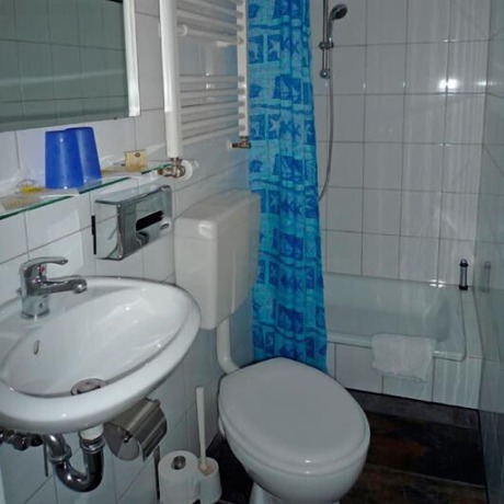 Imagen de la habitación del Alpha Hotel-Pension. Foto 4
