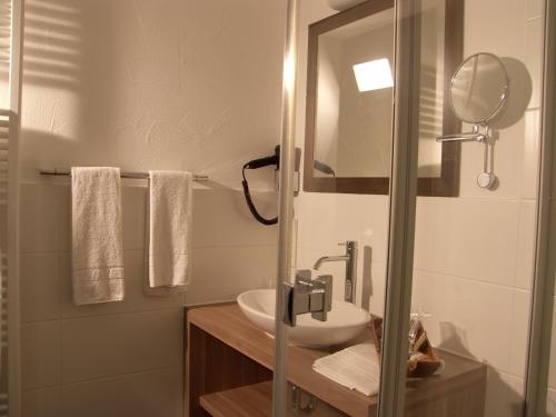 Imagen de la habitación del Alpin Lifestyle Hotel L&ouml;wen & Strauss. Foto 9