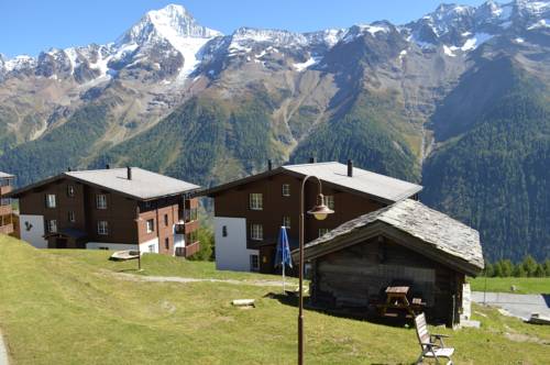 Imagen de la habitación del Alpine Village Resort. Foto 15