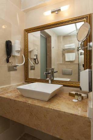 Imagen de la habitación del Alrazi Hotel. Foto 5