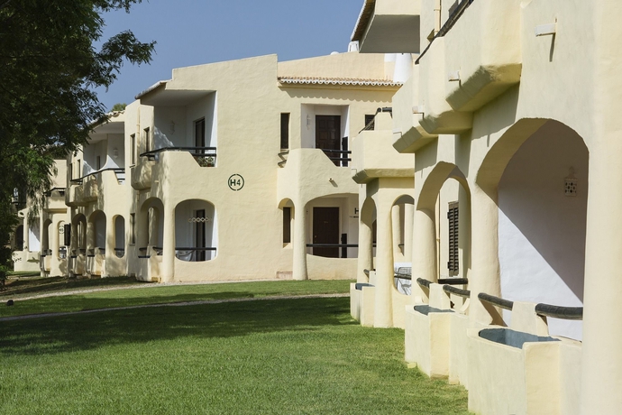 Imagen de los exteriores del Alvor Clube Brisamar. Foto 9