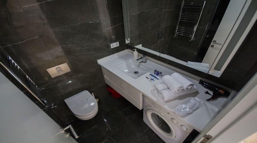 Imagen de la habitación del Alya Suit. Foto 14