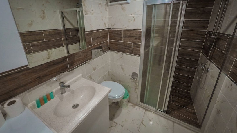 Imagen de la habitación del Alya Suit. Foto 16