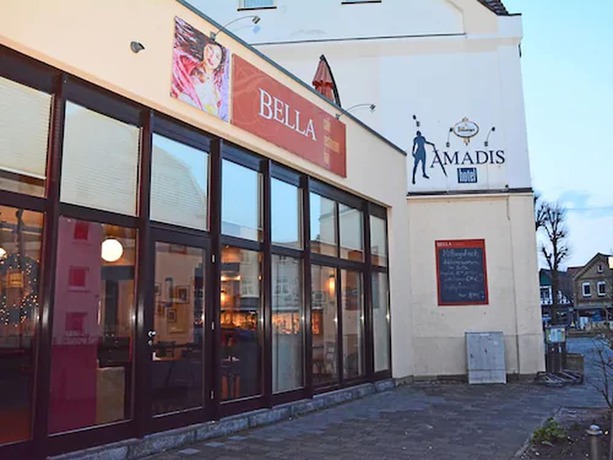 Imagen de los exteriores del Amadis Hotel. Foto 11