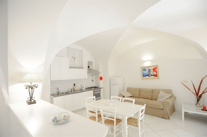 Imagen de los interiores del Amalfi Resort. Foto 12