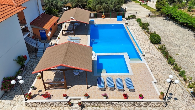 Imagen de la piscina del Amarandos INN. Foto 16