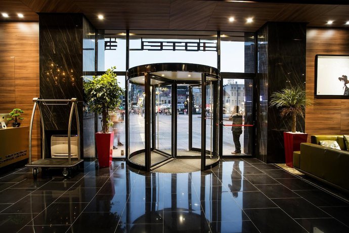 Imagen de los interiores del Ambasador, Ni&scaron;. Foto 20