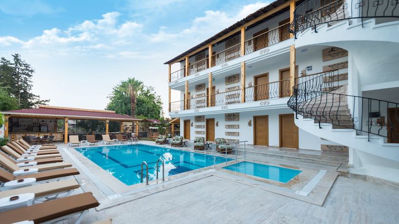 Imagen de la piscina del Amore Hotel, TEKIROVA. Foto 16
