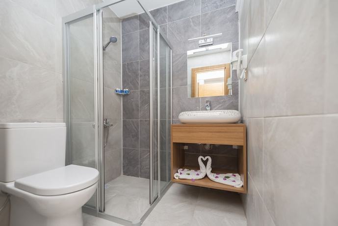 Imagen de la habitación del Amore Hotel, TEKIROVA. Foto 9