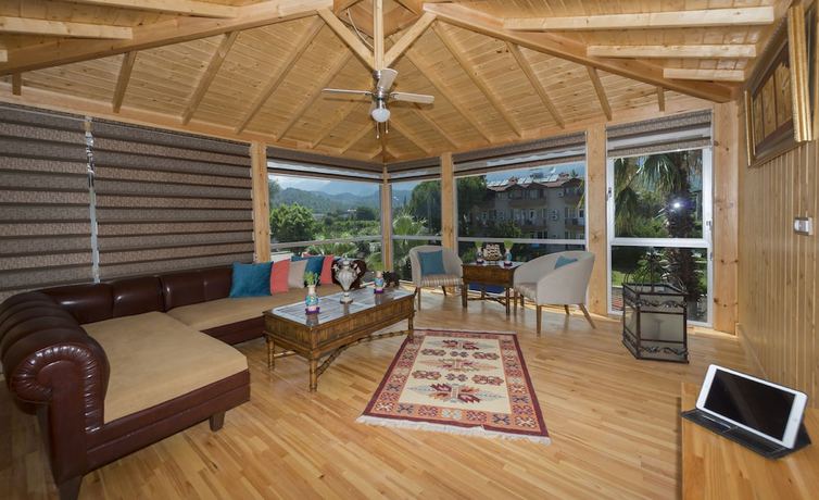 Imagen de la habitación del Amore Hotel, TEKIROVA. Foto 10