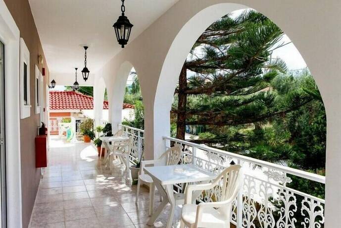 Imagen general del Amoudi Studios Apartments Hotel. Foto 7