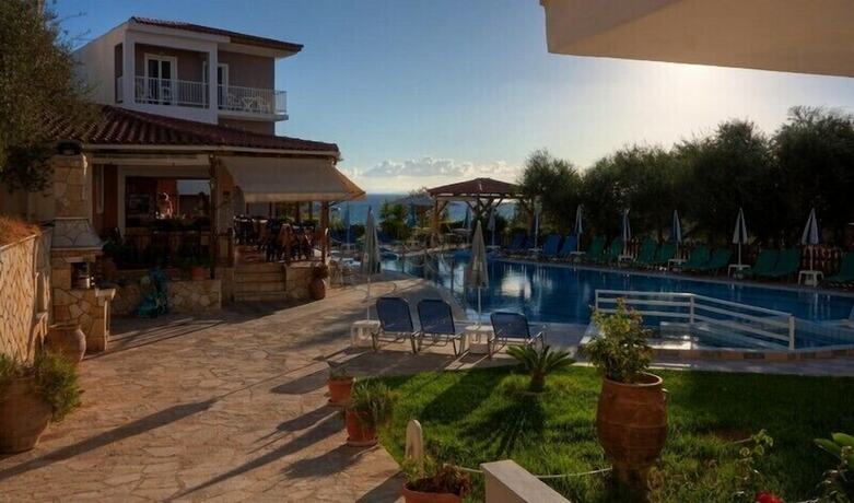 Imagen general del Amoudi Studios Apartments Hotel. Foto 13
