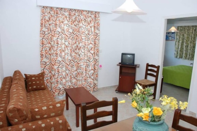 Imagen general del Amoudi Studios Apartments Hotel. Foto 15