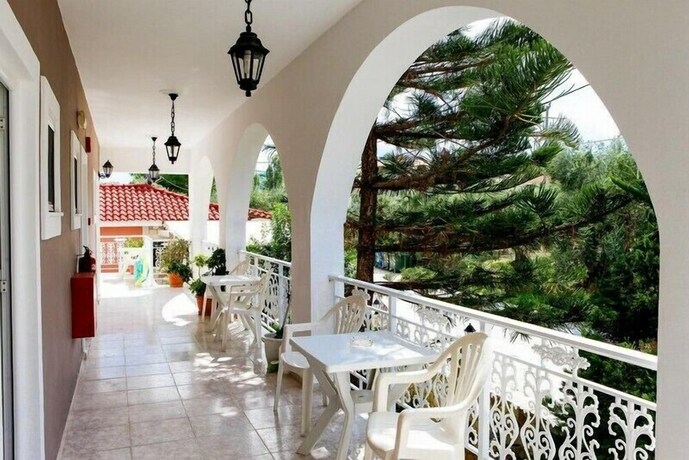 Imagen de la habitación del Amoudi Studios Apartments Hotel. Foto 16