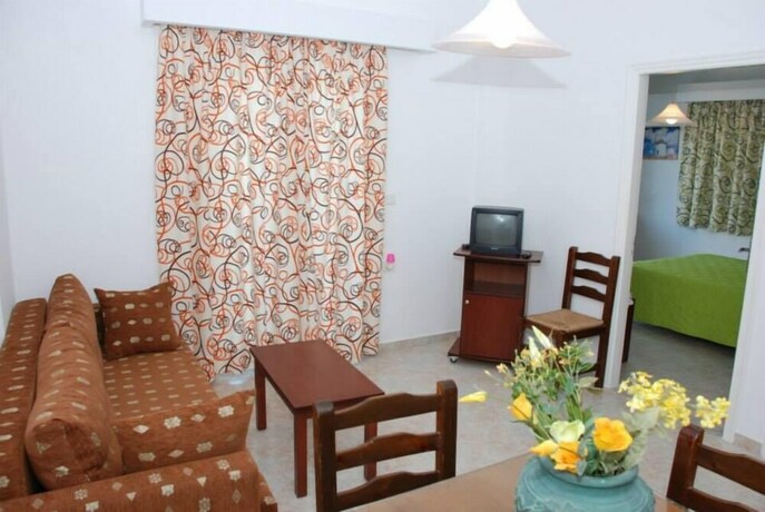 Imagen de la habitación del Amoudi Studios Apartments Hotel. Foto 25