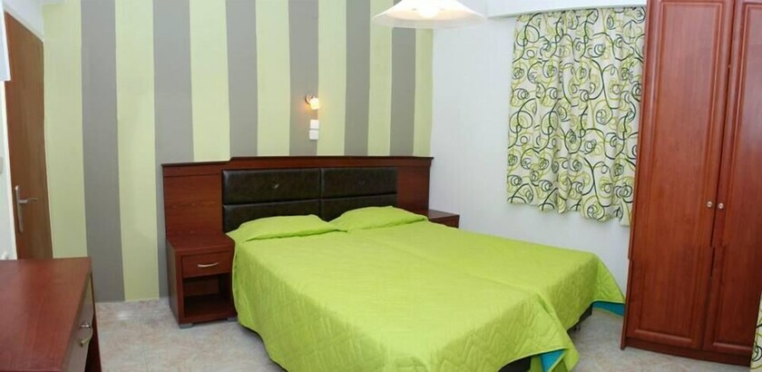 Imagen de la habitación del Amoudi Studios Apartments Hotel. Foto 33