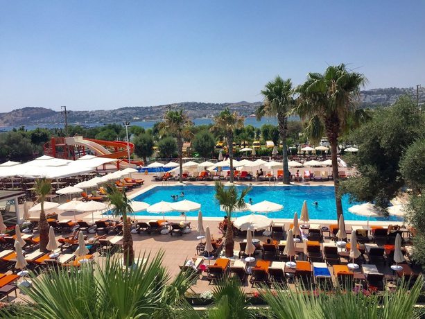 Imagen de la piscina del Anadolu Hotel Bodrum - All Inclusive. Foto 20