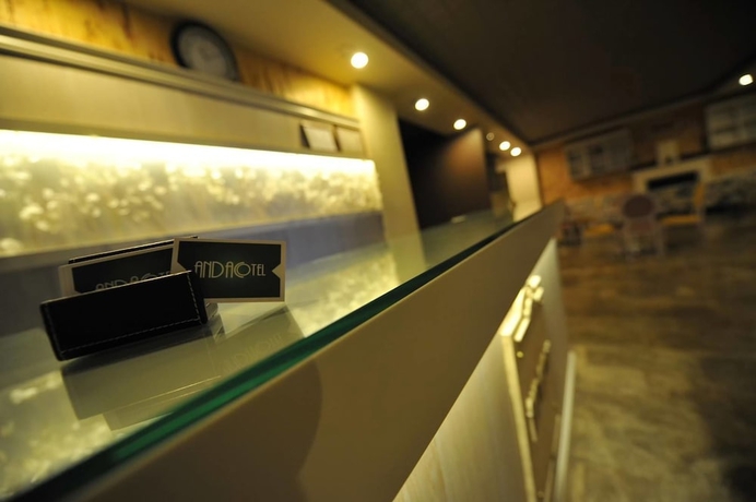 Imagen de los interiores del Andac Otel. Foto 19