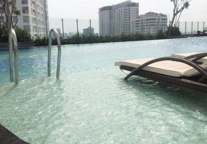 Imagen de la piscina del Andinh Apartment. Foto 34