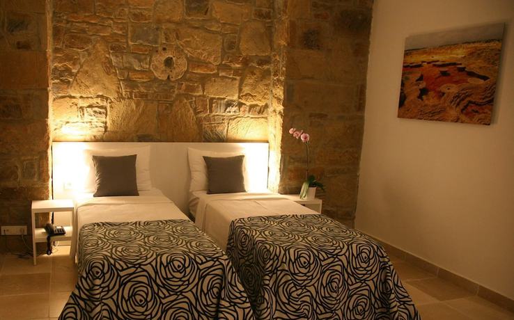 Imagen de la habitación del Anemos Hotel. Foto 13