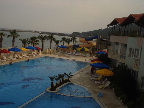 Imagen de la piscina del Anemurion Hotel. Foto 19