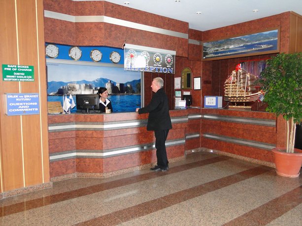 Imagen de los interiores del Anemurion Hotel. Foto 16