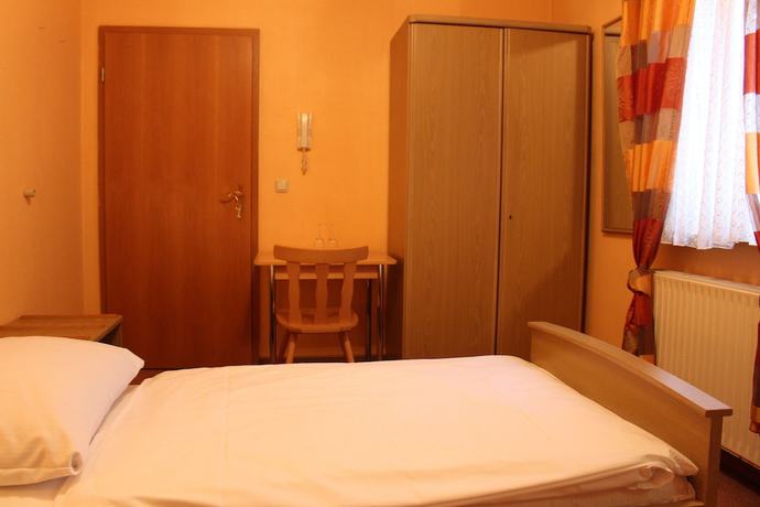 Imagen de la habitación del Angelis Pension Frankfurt Airport. Foto 12