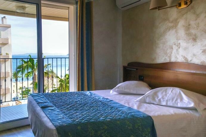 Imagen de la habitación del Anglade Hôtel. Foto 7