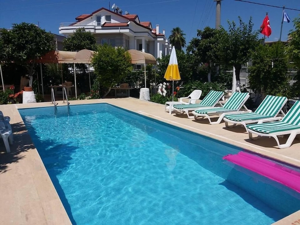 Imagen de la piscina del Anil Otel. Foto 19