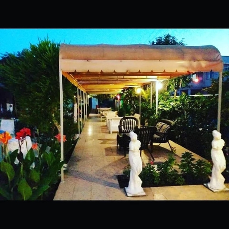 Imagen de los exteriores del Anil Otel. Foto 15